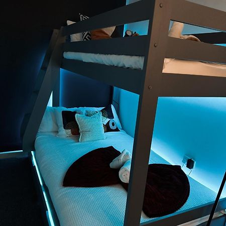 A&A Luxury Stay Rosedale St - Chic, Modern, City Centre, Neon Decor Sunderland  Exterior photo